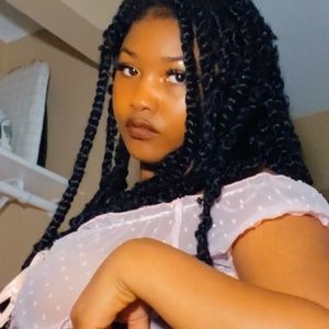 Meet your Posher, Naila